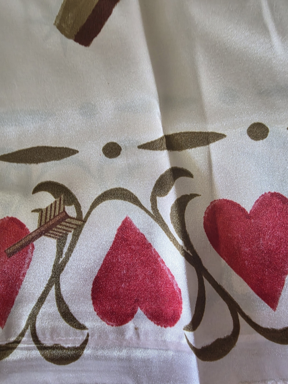 Orabella Signature Scarf Gift Box in Red and Gold - Picture 8 of 9